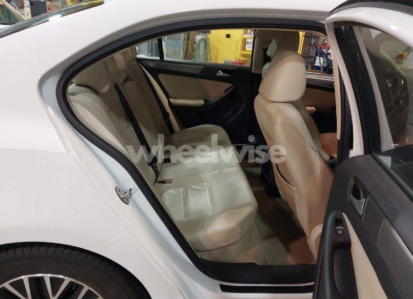 Photo 8 of 2015 Volkswagen Jetta 2.0L TDI SE (VIN 3VWLA7AJ7FM296633)