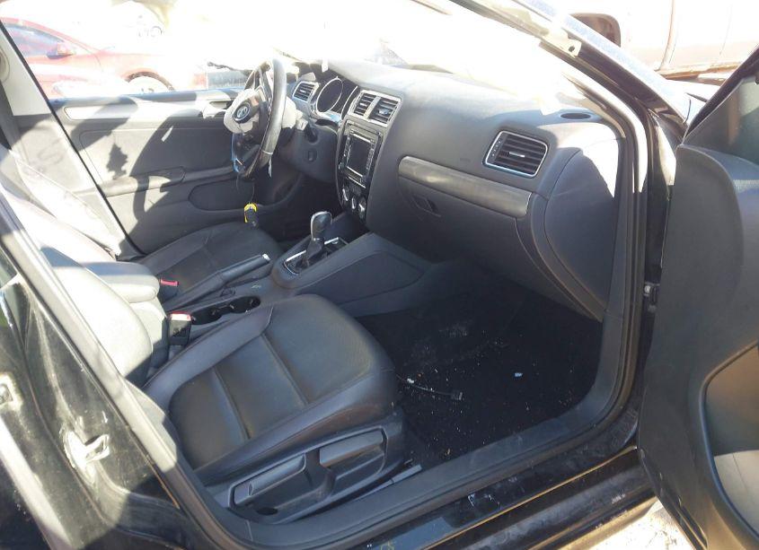 Photo 5 of 2015 Volkswagen Jetta 2.0L TDI SE (VIN 3VWLA7AJ7FM329288)