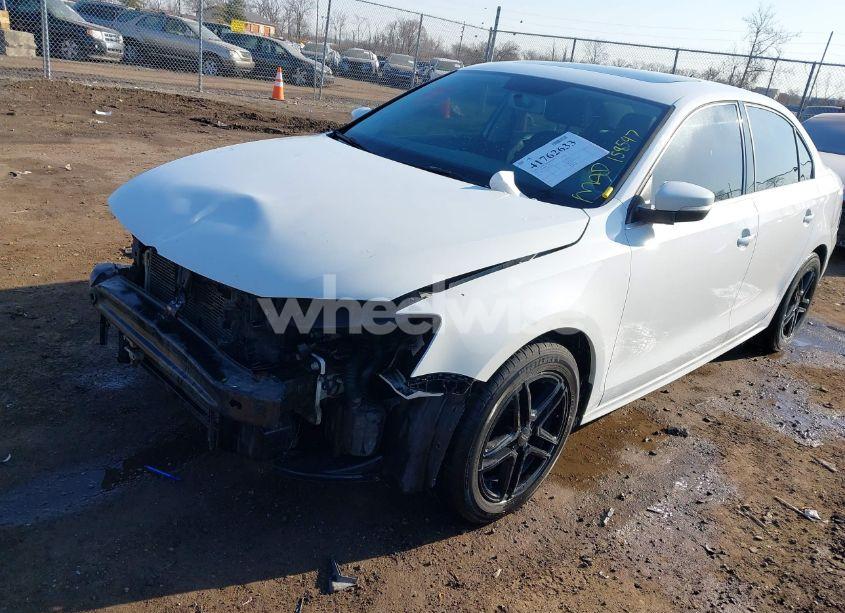 Photo 2 of 2015 Volkswagen Jetta 2.0L TDI SE (VIN 3VWLA7AJXFM347283)