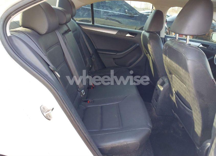 Photo 8 of 2015 Volkswagen Jetta 2.0L TDI SE (VIN 3VWLA7AJXFM347283)