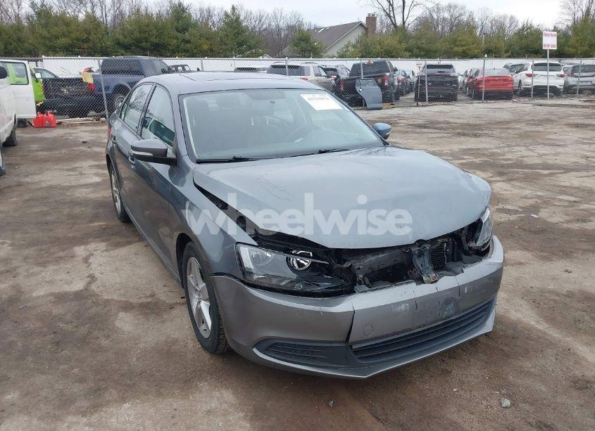2011 Volkswagen Jetta 2.0L TDI (VIN 3VWLL7AJ0BM048535) main photo