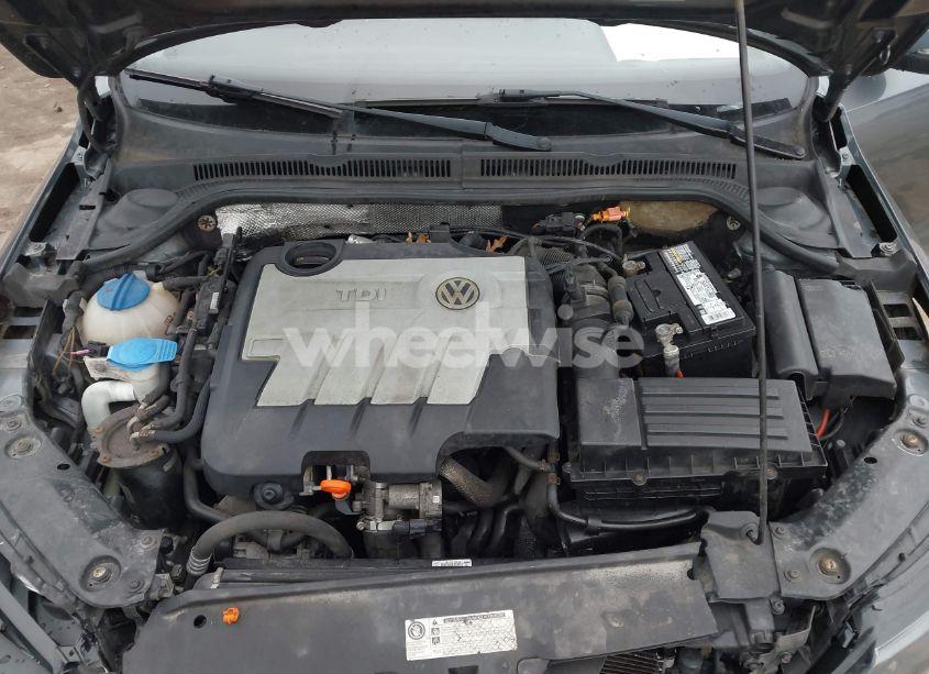 Photo 10 of 2011 Volkswagen Jetta 2.0L TDI (VIN 3VWLL7AJ0BM048535)
