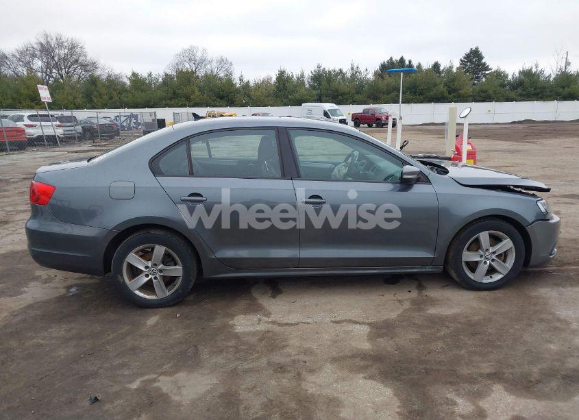 Photo 14 of 2011 Volkswagen Jetta 2.0L TDI (VIN 3VWLL7AJ0BM048535)