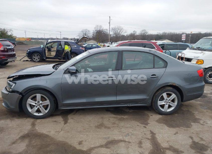 Photo 15 of 2011 Volkswagen Jetta 2.0L TDI (VIN 3VWLL7AJ0BM048535)