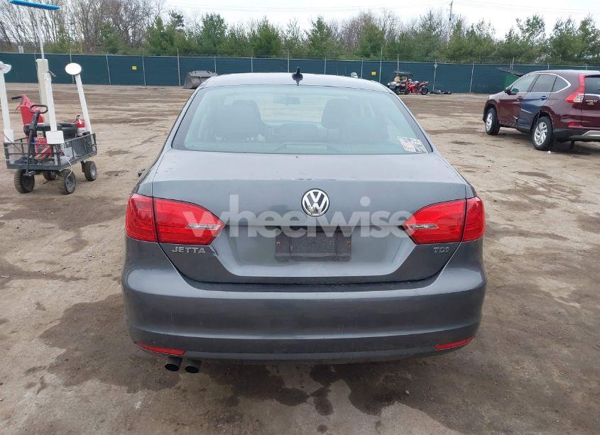 Photo 17 of 2011 Volkswagen Jetta 2.0L TDI (VIN 3VWLL7AJ0BM048535)