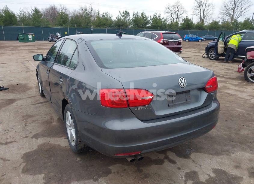 Photo 3 of 2011 Volkswagen Jetta 2.0L TDI (VIN 3VWLL7AJ0BM048535)