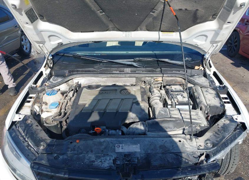 Photo 10 of 2011 Volkswagen Jetta 2.0L TDI (VIN 3VWLL7AJ0BM070602)