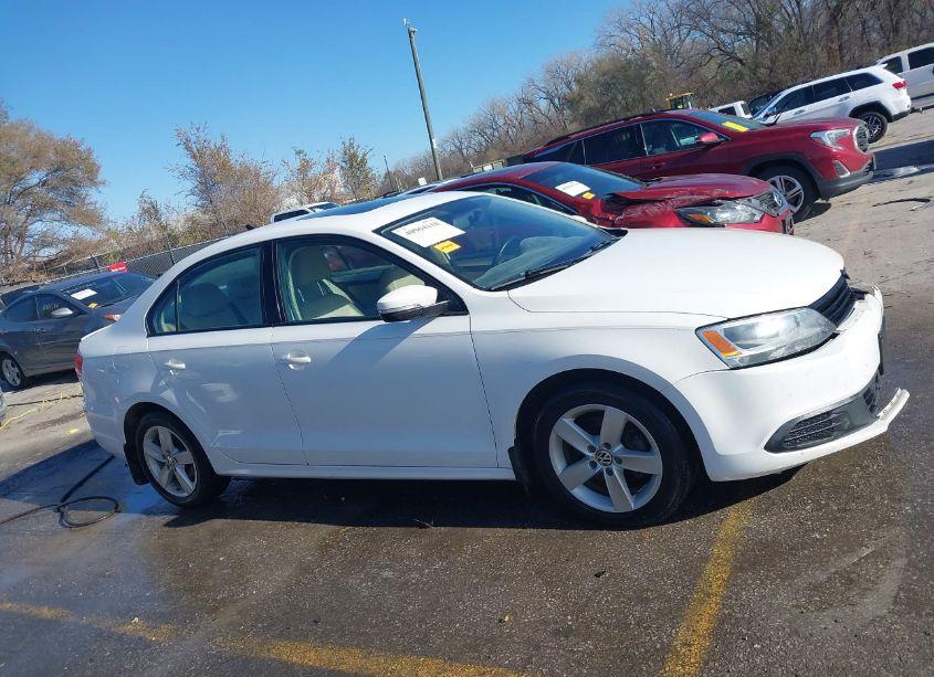 Photo 13 of 2011 Volkswagen Jetta 2.0L TDI (VIN 3VWLL7AJ0BM070602)