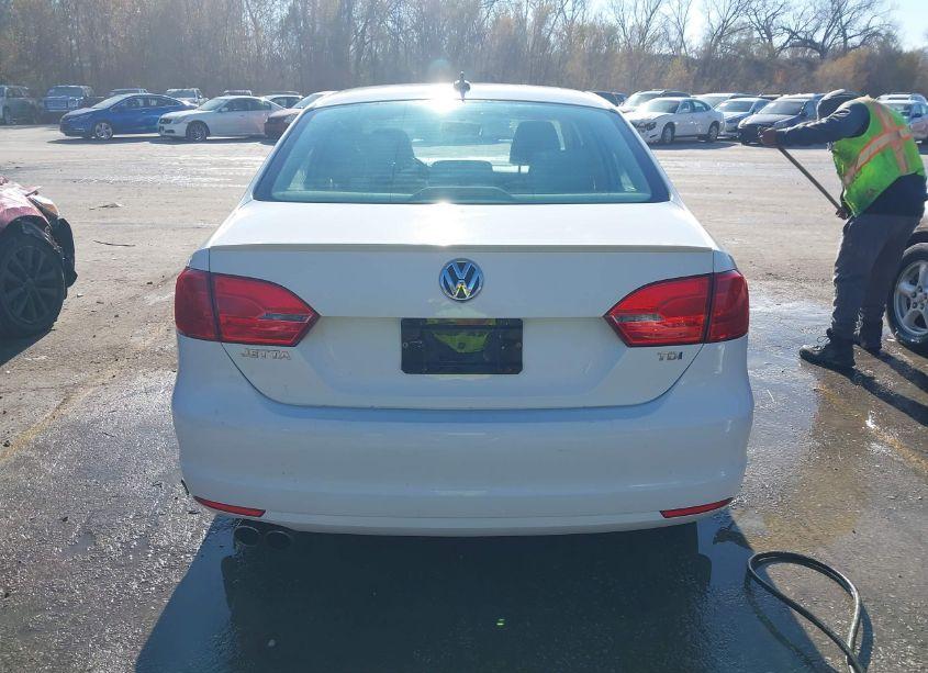 Photo 16 of 2011 Volkswagen Jetta 2.0L TDI (VIN 3VWLL7AJ0BM070602)