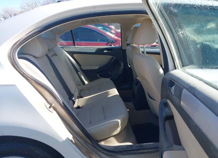 Photo 8 of 2011 Volkswagen Jetta 2.0L TDI (VIN 3VWLL7AJ0BM070602)