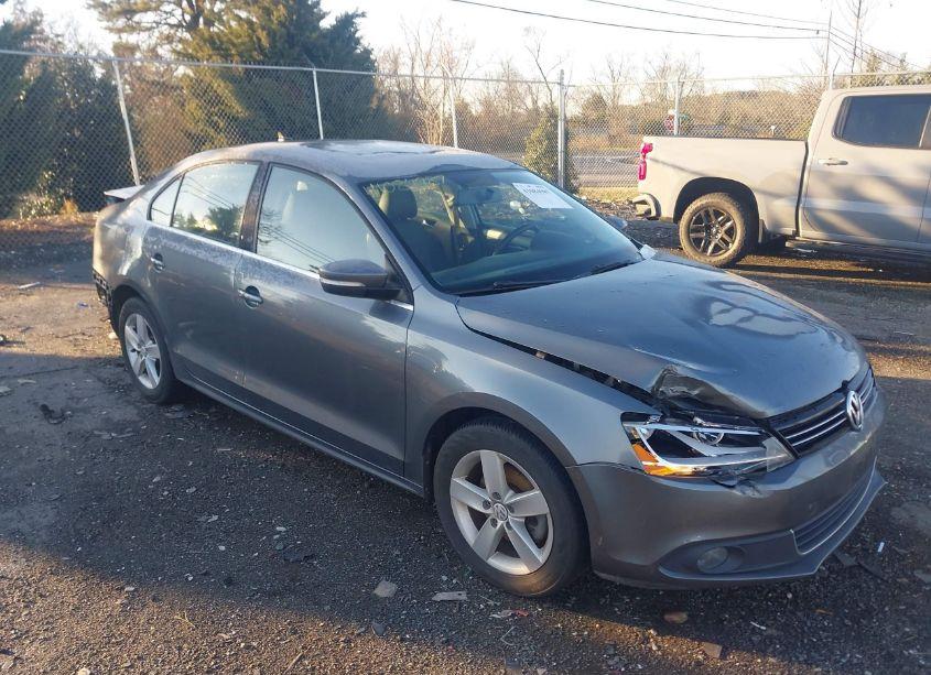 2011 Volkswagen Jetta 2.0L TDI (VIN 3VWLL7AJ0BM125775) main photo