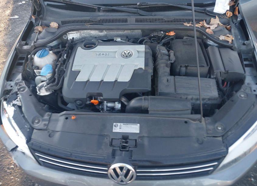 Photo 10 of 2011 Volkswagen Jetta 2.0L TDI (VIN 3VWLL7AJ0BM125775)