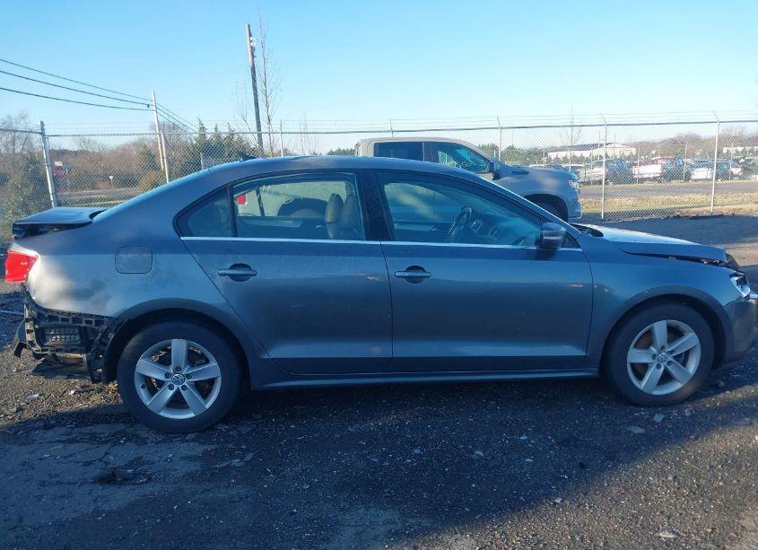 Photo 13 of 2011 Volkswagen Jetta 2.0L TDI (VIN 3VWLL7AJ0BM125775)