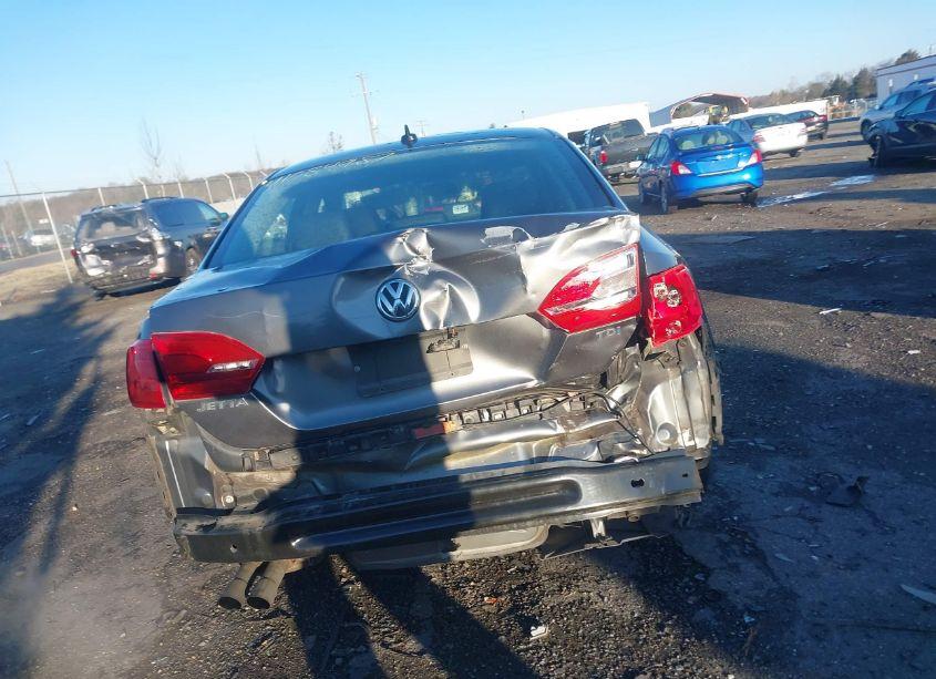 Photo 16 of 2011 Volkswagen Jetta 2.0L TDI (VIN 3VWLL7AJ0BM125775)