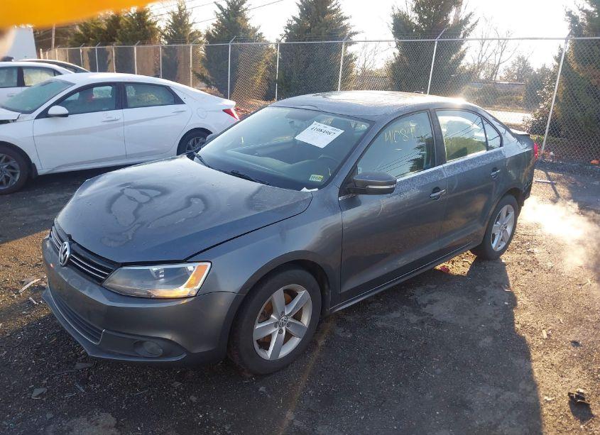 Photo 2 of 2011 Volkswagen Jetta 2.0L TDI (VIN 3VWLL7AJ0BM125775)
