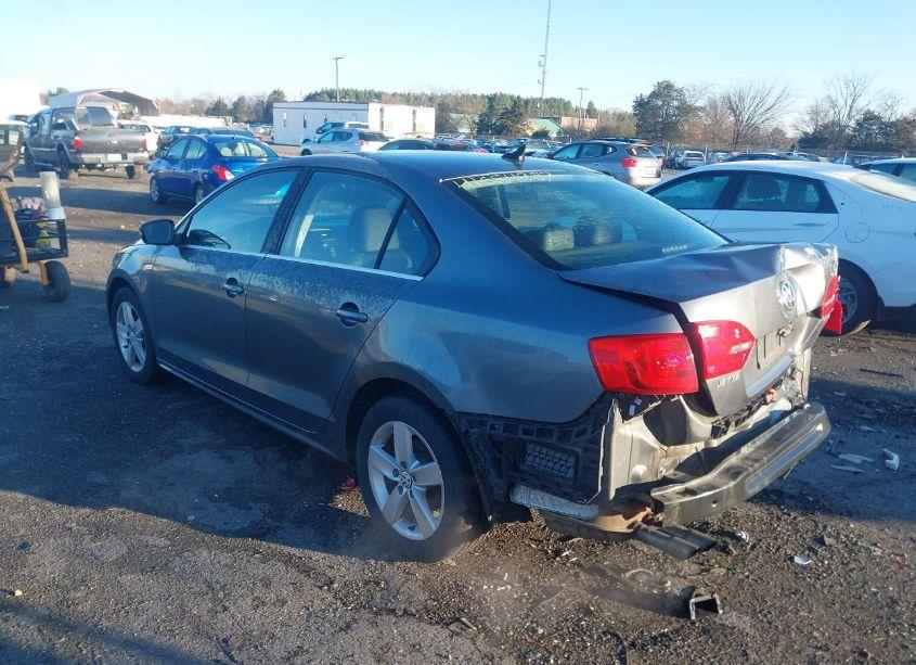 Photo 3 of 2011 Volkswagen Jetta 2.0L TDI (VIN 3VWLL7AJ0BM125775)