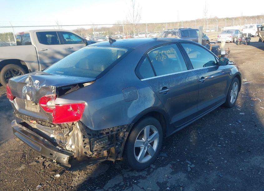 Photo 4 of 2011 Volkswagen Jetta 2.0L TDI (VIN 3VWLL7AJ0BM125775)