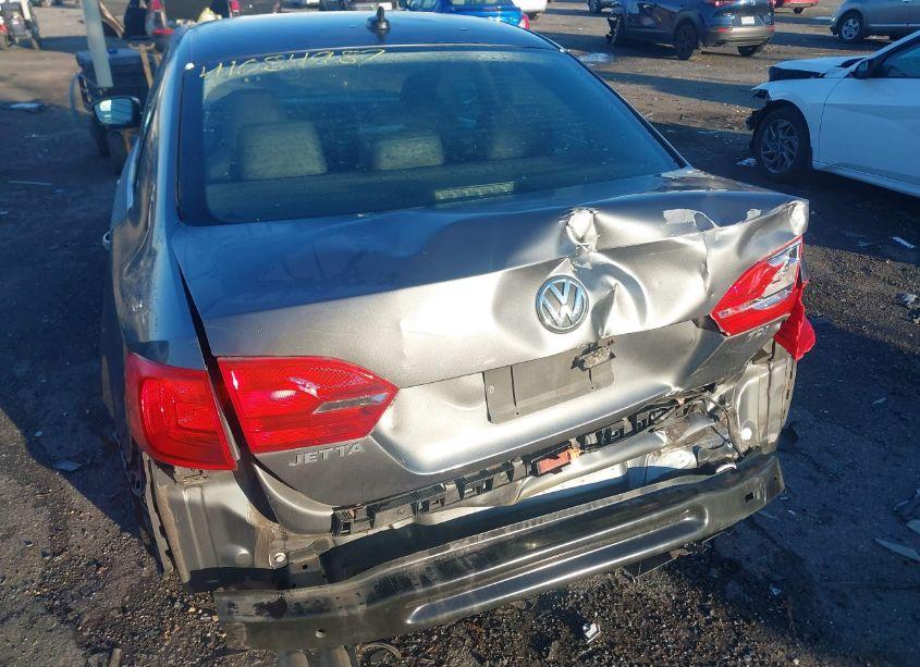 Photo 6 of 2011 Volkswagen Jetta 2.0L TDI (VIN 3VWLL7AJ0BM125775)