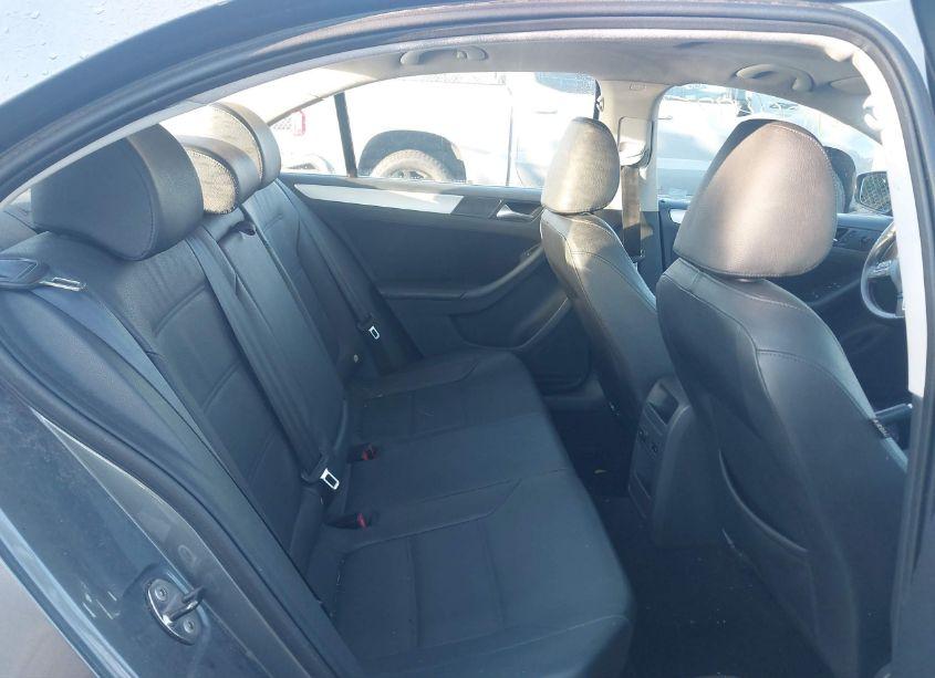 Photo 8 of 2011 Volkswagen Jetta 2.0L TDI (VIN 3VWLL7AJ0BM125775)