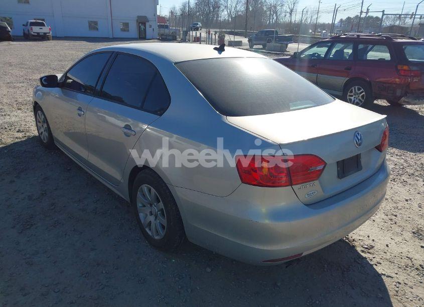 Photo 3 of 2012 Volkswagen Jetta 2.0L TDI (VIN 3VWLL7AJ0CM070228)