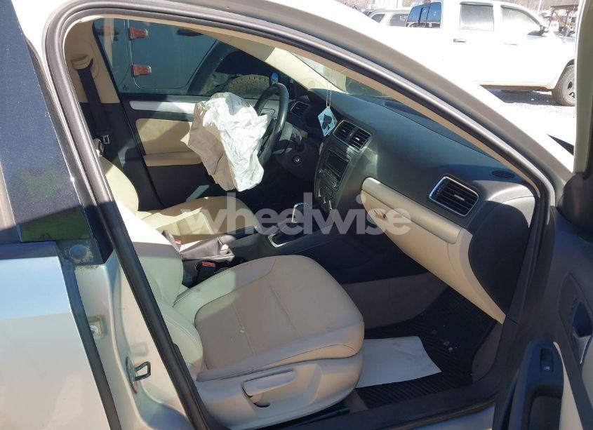 Photo 5 of 2012 Volkswagen Jetta 2.0L TDI (VIN 3VWLL7AJ0CM070228)