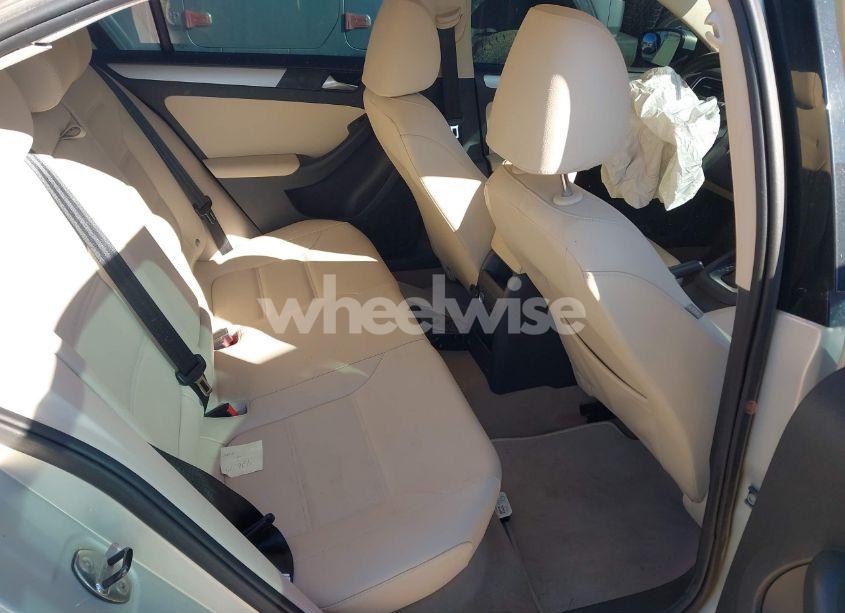 Photo 8 of 2012 Volkswagen Jetta 2.0L TDI (VIN 3VWLL7AJ0CM070228)