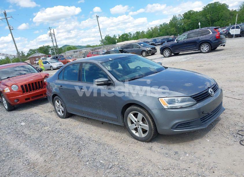 2012 Volkswagen Jetta 2.0L TDI (VIN 3VWLL7AJ0CM341353) main photo