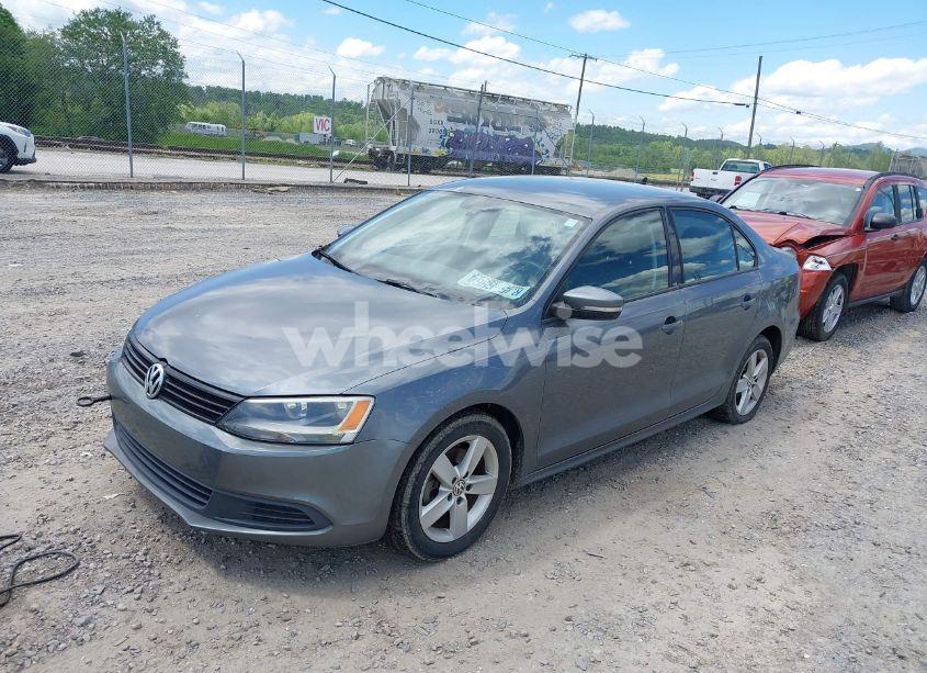 Photo 2 of 2012 Volkswagen Jetta 2.0L TDI (VIN 3VWLL7AJ0CM341353)