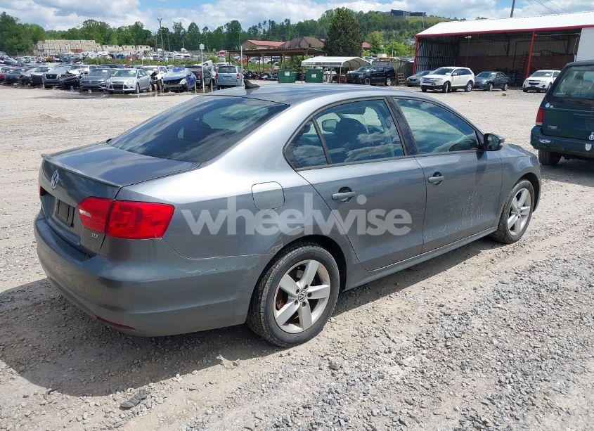 Photo 4 of 2012 Volkswagen Jetta 2.0L TDI (VIN 3VWLL7AJ0CM341353)