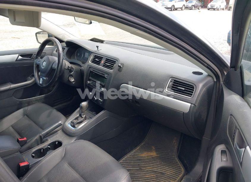 Photo 5 of 2012 Volkswagen Jetta 2.0L TDI (VIN 3VWLL7AJ0CM341353)