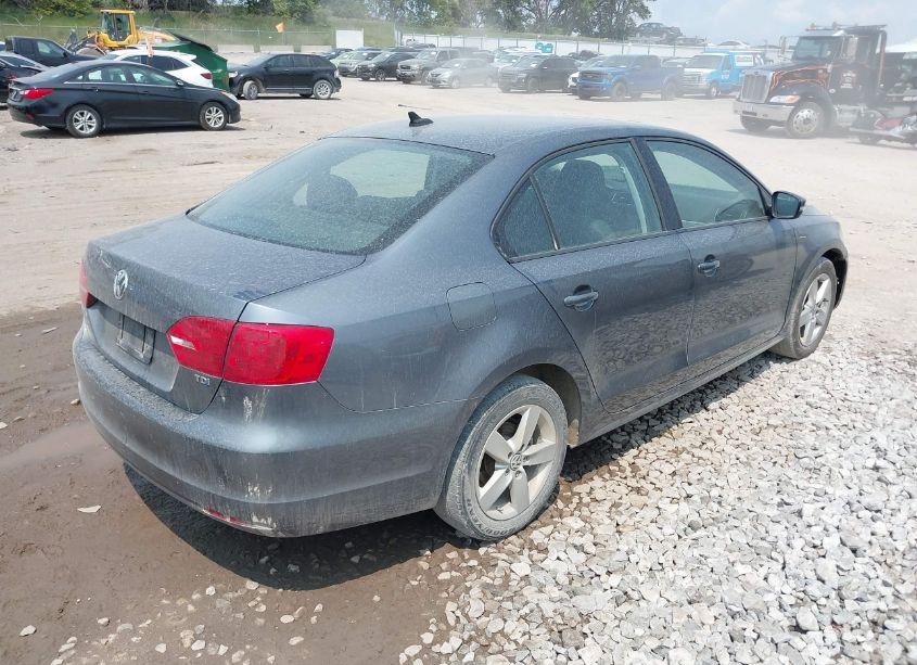 Photo 4 of 2012 Volkswagen Jetta 2.0L TDI (VIN 3VWLL7AJ0CM427830)