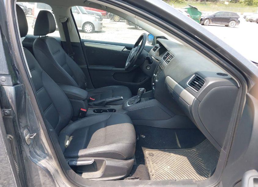 Photo 5 of 2012 Volkswagen Jetta 2.0L TDI (VIN 3VWLL7AJ0CM427830)
