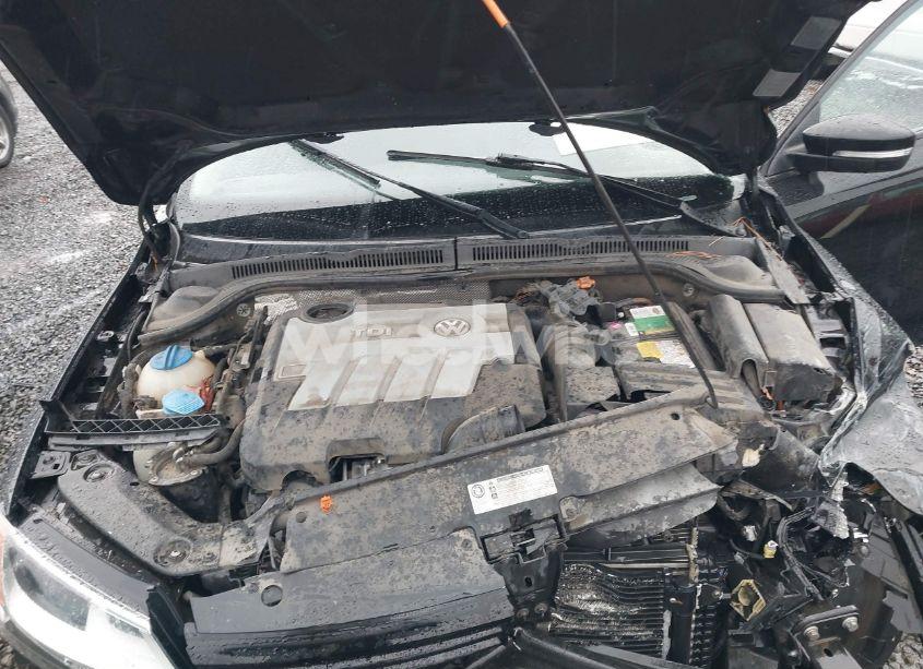 Photo 10 of 2012 Volkswagen Jetta 2.0L TDI (VIN 3VWLL7AJ0CM471472)