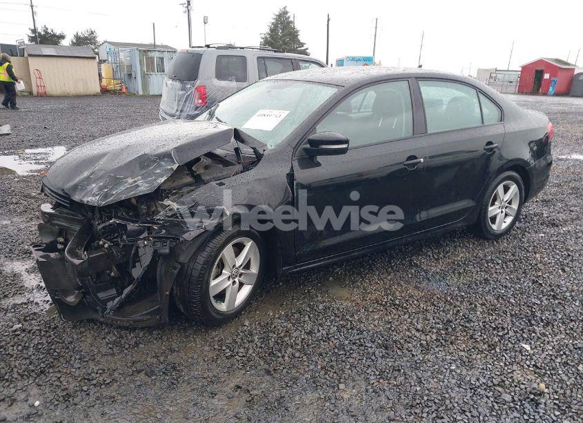 Photo 2 of 2012 Volkswagen Jetta 2.0L TDI (VIN 3VWLL7AJ0CM471472)