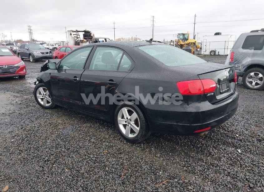 Photo 3 of 2012 Volkswagen Jetta 2.0L TDI (VIN 3VWLL7AJ0CM471472)