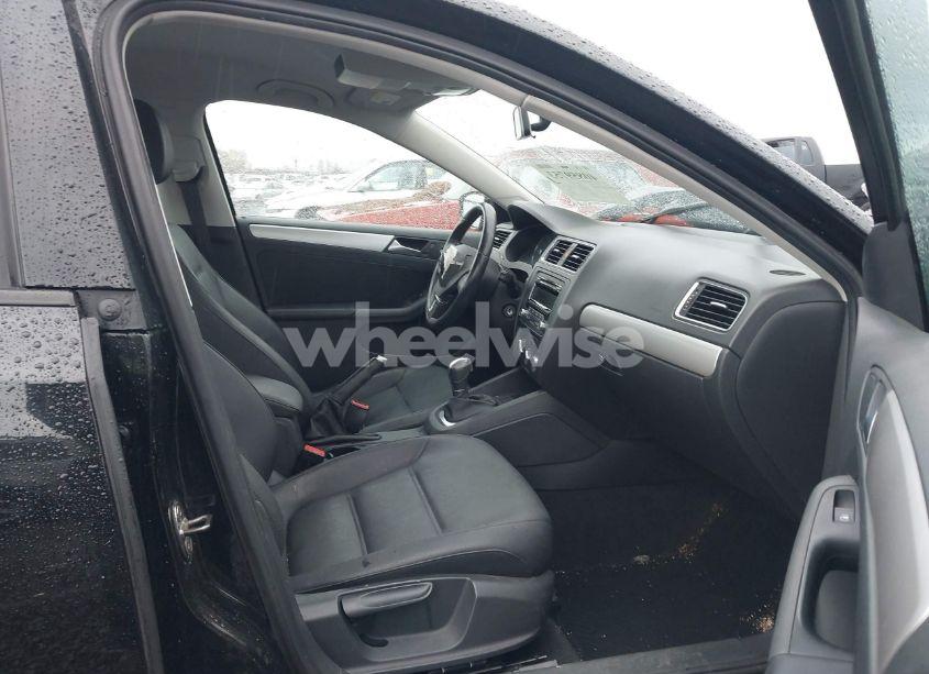 Photo 5 of 2012 Volkswagen Jetta 2.0L TDI (VIN 3VWLL7AJ0CM471472)