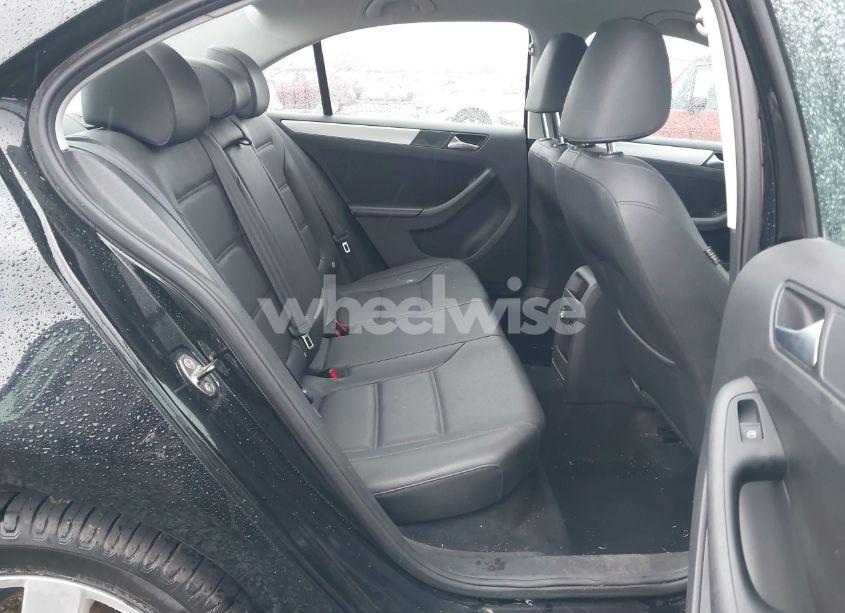 Photo 8 of 2012 Volkswagen Jetta 2.0L TDI (VIN 3VWLL7AJ0CM471472)