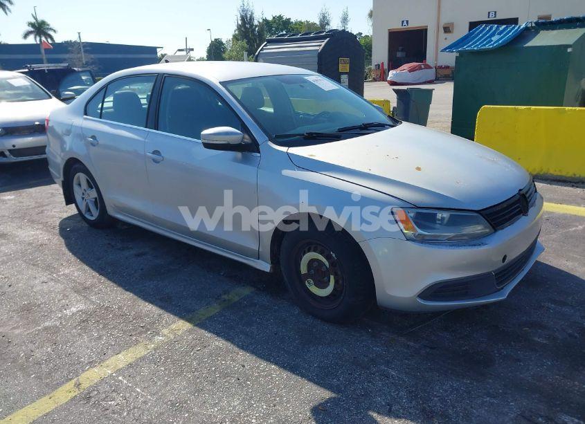 2013 Volkswagen Jetta 2.0L TDI (VIN 3VWLL7AJ0DM385077) main photo