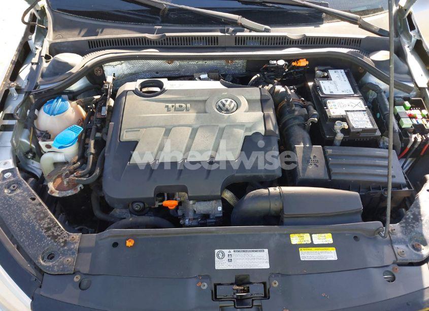 Photo 10 of 2013 Volkswagen Jetta 2.0L TDI (VIN 3VWLL7AJ0DM385077)
