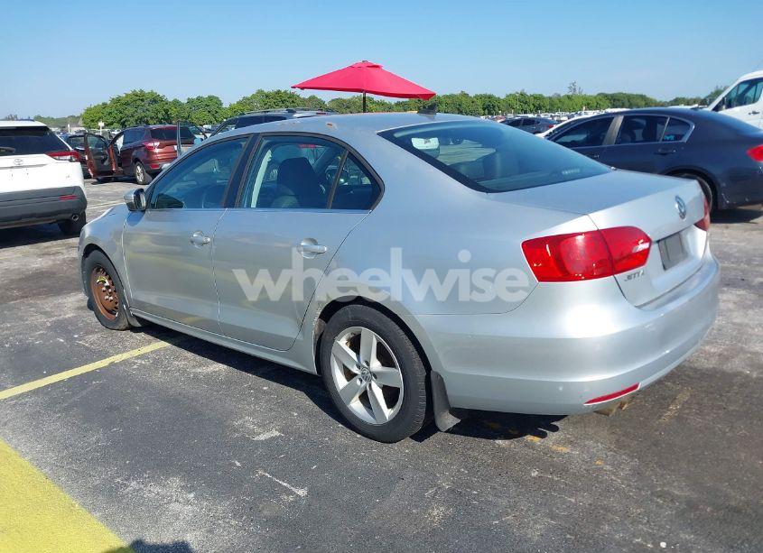 Photo 3 of 2013 Volkswagen Jetta 2.0L TDI (VIN 3VWLL7AJ0DM385077)