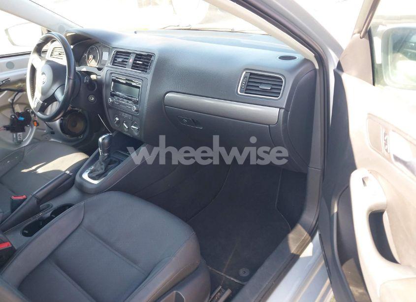 Photo 5 of 2013 Volkswagen Jetta 2.0L TDI (VIN 3VWLL7AJ0DM385077)