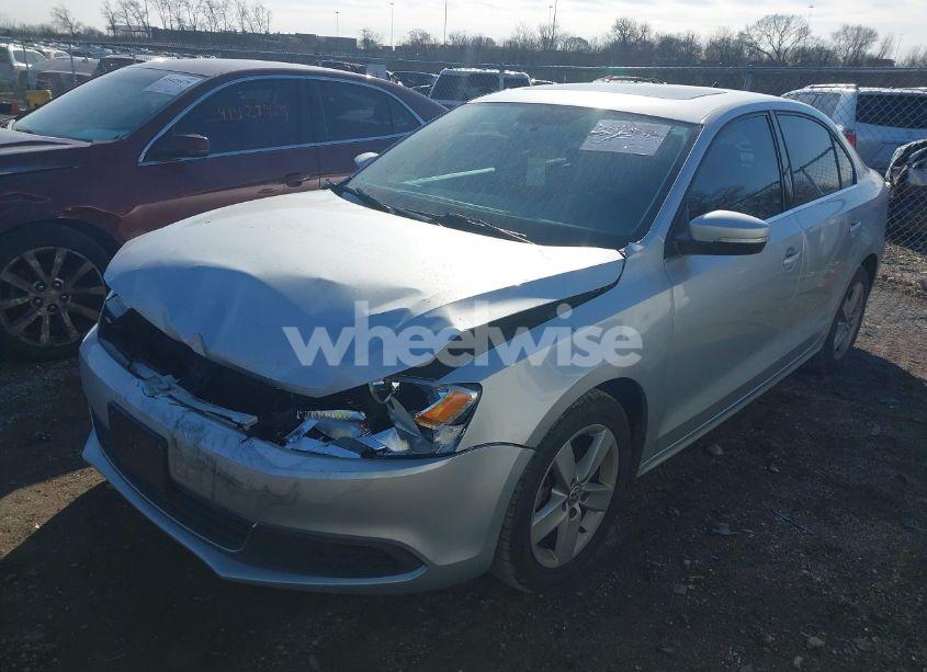 Photo 2 of 2014 Volkswagen Jetta 2.0L TDI (VIN 3VWLL7AJ0EM364313)