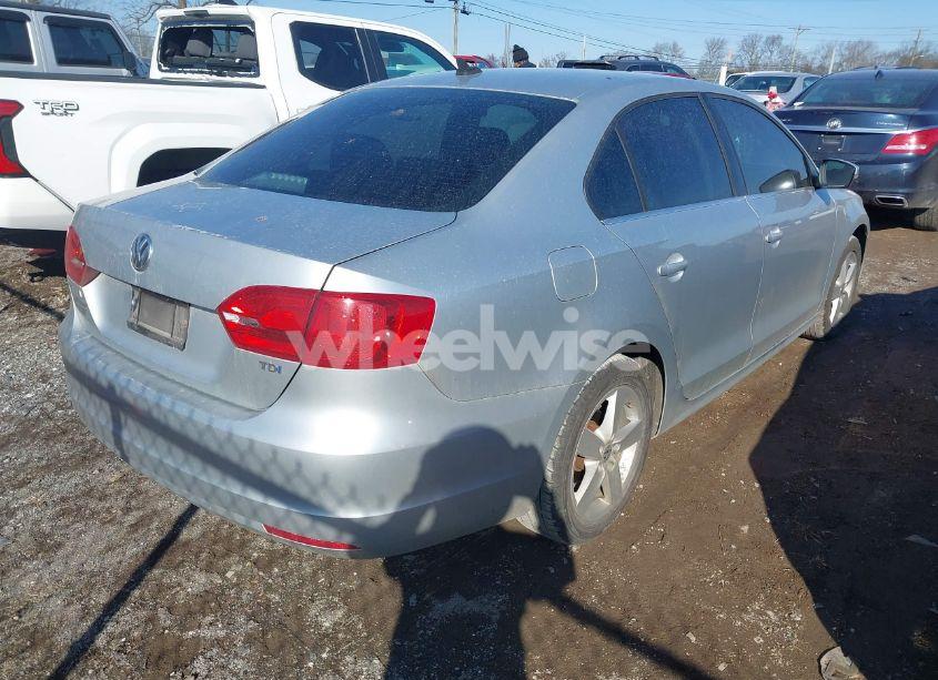 Photo 4 of 2014 Volkswagen Jetta 2.0L TDI (VIN 3VWLL7AJ0EM364313)