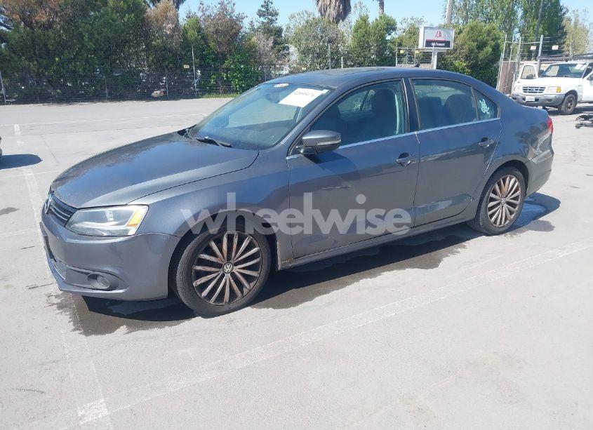 Photo 2 of 2014 Volkswagen Jetta 2.0L TDI (VIN 3VWLL7AJ0EM373402)