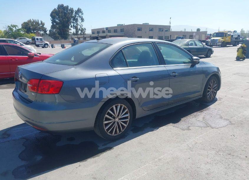 Photo 4 of 2014 Volkswagen Jetta 2.0L TDI (VIN 3VWLL7AJ0EM373402)