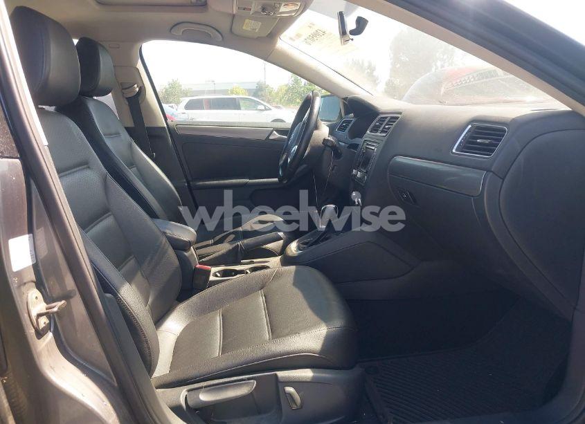 Photo 5 of 2014 Volkswagen Jetta 2.0L TDI (VIN 3VWLL7AJ0EM373402)