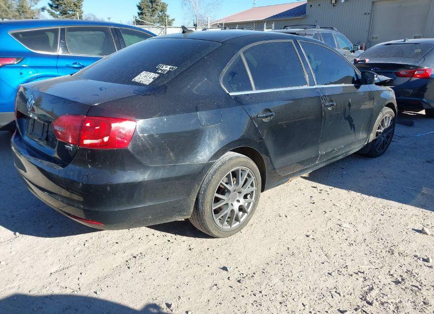 Photo 3 of 2011 Volkswagen Jetta 2.0L TDI (VIN 3VWLL7AJ1BM097968)