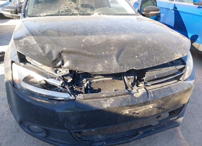 Photo 5 of 2011 Volkswagen Jetta 2.0L TDI (VIN 3VWLL7AJ1BM097968)