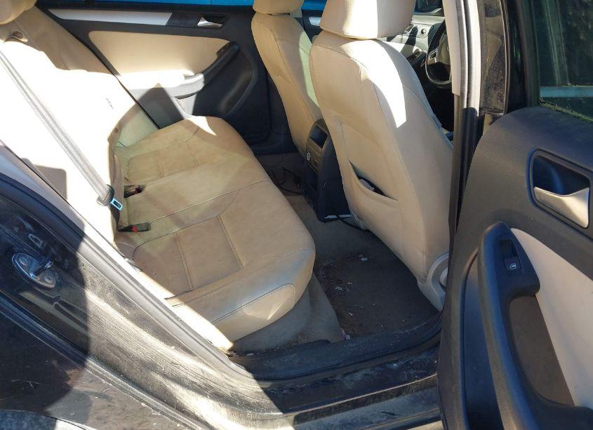 Photo 7 of 2011 Volkswagen Jetta 2.0L TDI (VIN 3VWLL7AJ1BM097968)