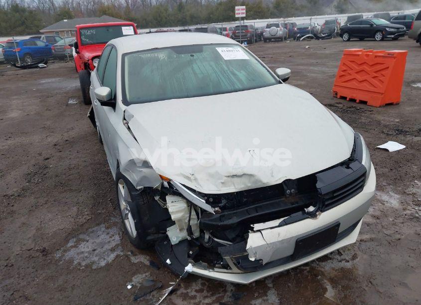 2012 Volkswagen Jetta 2.0L TDI (VIN 3VWLL7AJ1CM073025) main photo